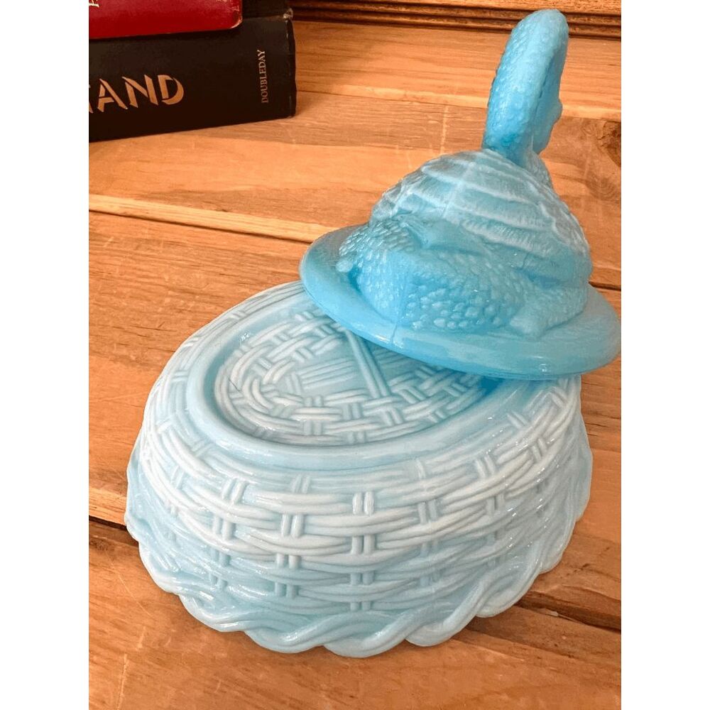 Vintage Westmoreland Blue Milk Glass Raised Wing Swan Covered Dish - Picture 4 of 5